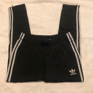 3/40$ Adidas - Tracksuit Joggers